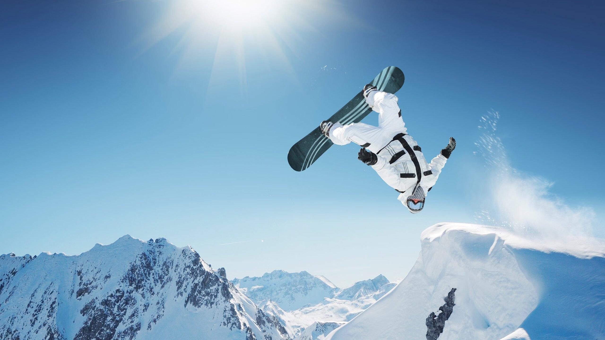 中国冰壶队世锦赛首战告捷，年轻阵容展现强劲实力